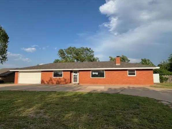 124 N 12th Ave, Fairview, OK 73737