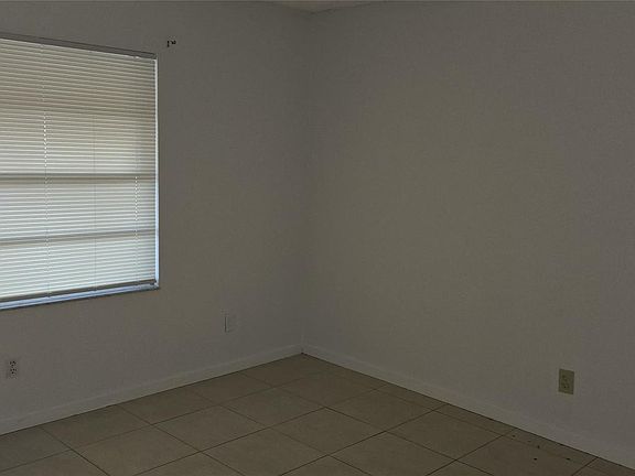 4th image of 4649 Perth Rd