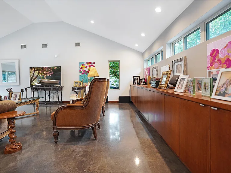 5643 Terwilliger Way — Photo 16