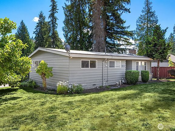 3rd image of 16727 1st Avenue SE