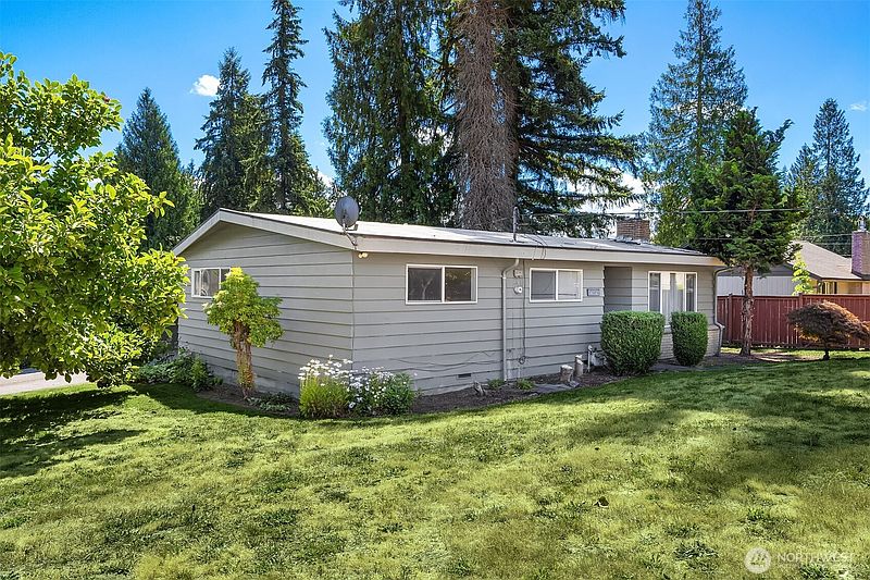 3rd image of 16727 1st Avenue SE