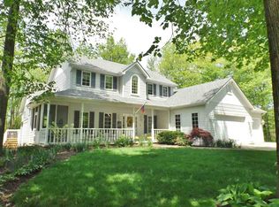 8599 E Westwood Ln, Churubusco, IN 46723