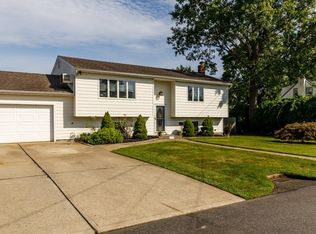 1012 10th St, West Babylon, NY 11704