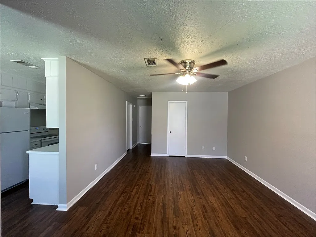 2 bed, 817 sqft, $1,000 — Photo 2