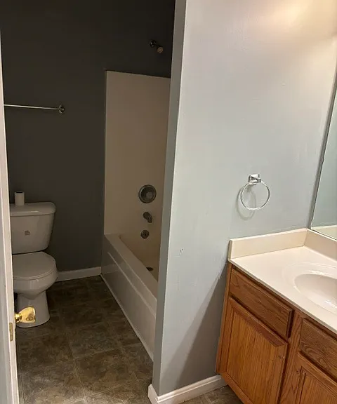 121 Ashberry Dr #B — Photo 5