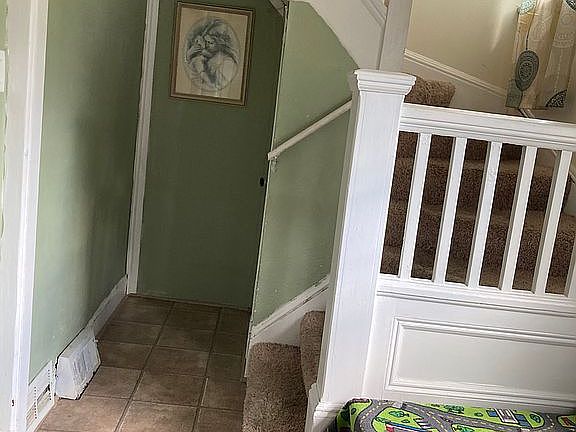 Entry way stair case
