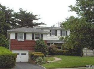 36 Willets Dr, Syosset, NY 11791
