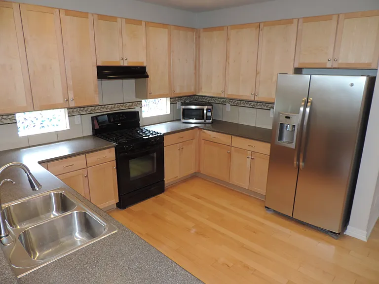 2246 Ulster St — Photo 4