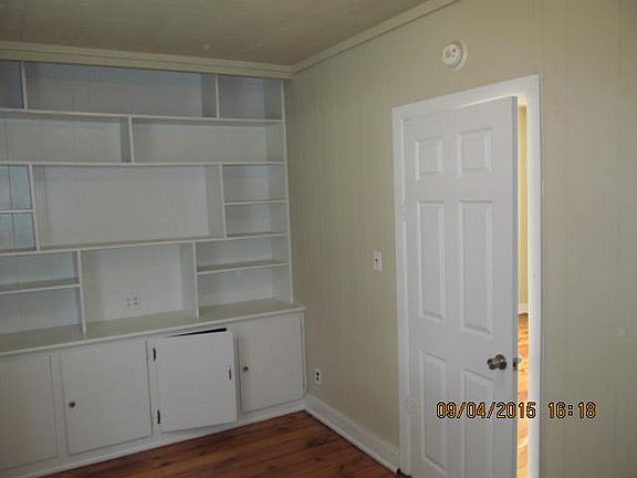 4th image of 1001 Oakdale St SE
