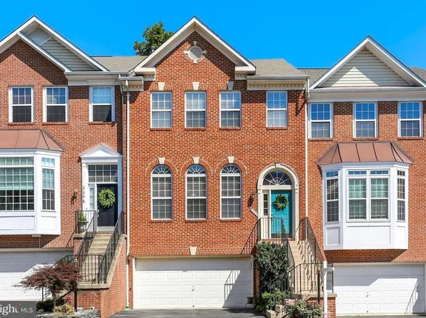 3396 Governors Crest Ct, Alexandria, VA 22310