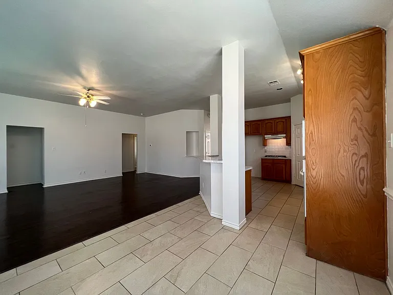 1141 Nickerson Ln — Photo 14