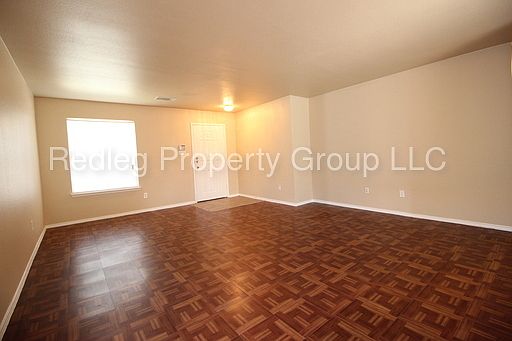 3rd image of 3130 Dusty Oak Dr