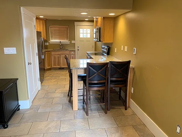 2 bed, 825 sqft, $1,225 — Photo 2