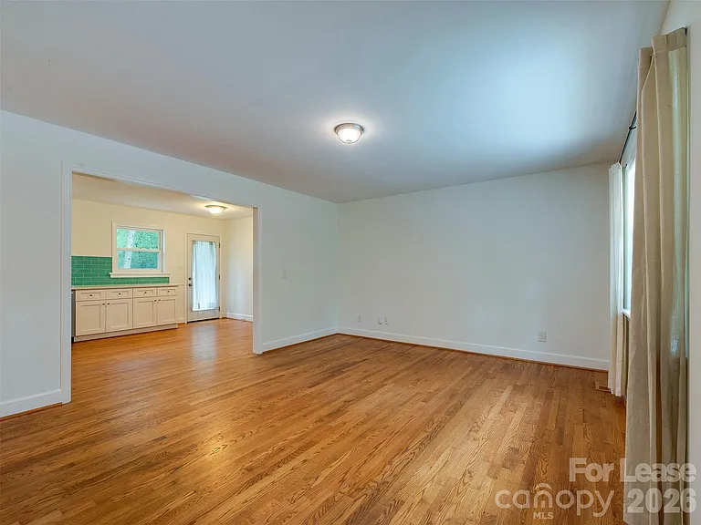 5646 Oak Dr — Photo 7
