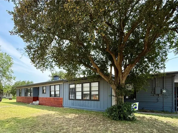 721 S 8th St, Kingsville, TX 78363