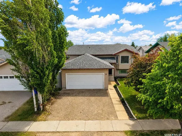 6 Dmyterko Bay, Prince Albert, SK S6V 8E8