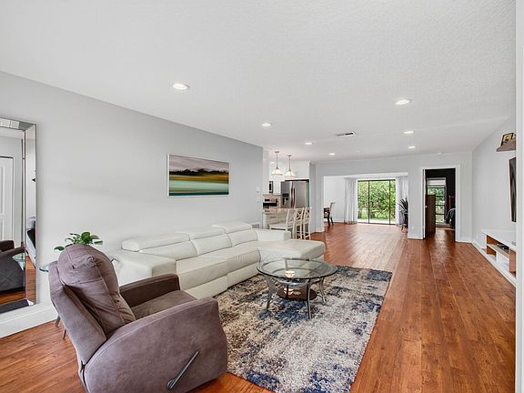 4th image of 2749 Dracaena Court