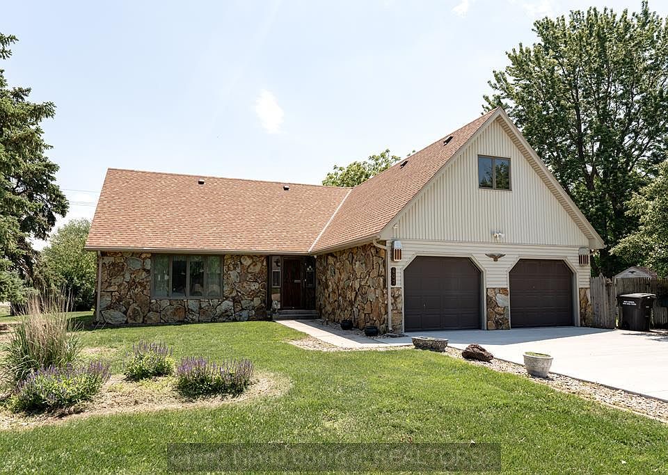 1st image of 607 Ivy Hall Pl