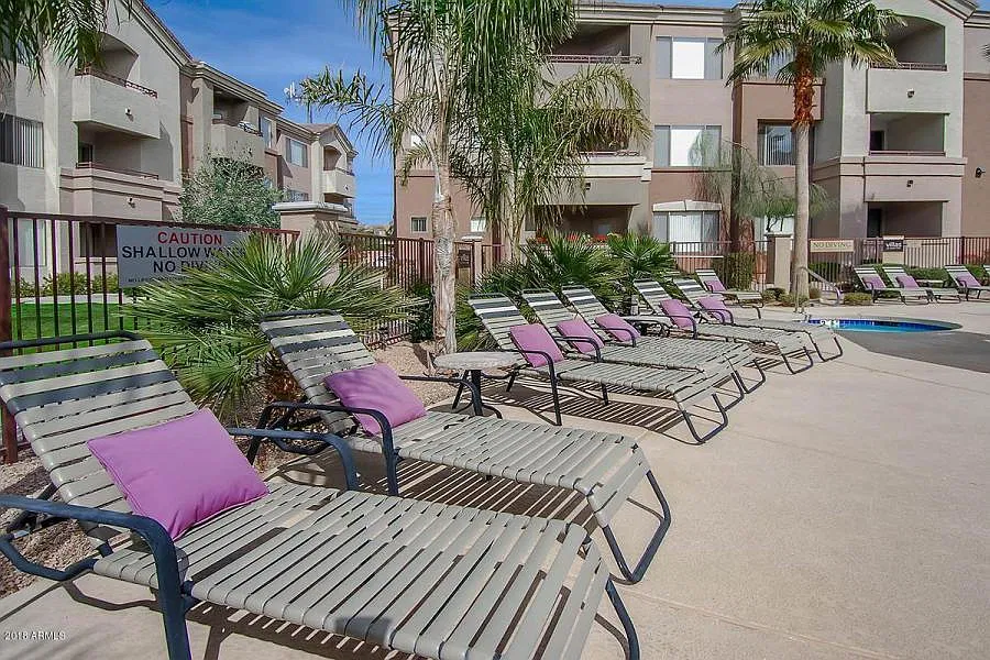 1 bed, 1.0 bath, 597 sqft, $1,200 — Photo 2