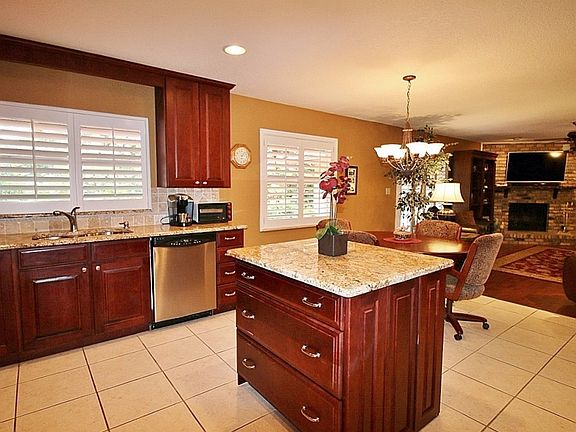 4th image of 501 Green Lake Dr