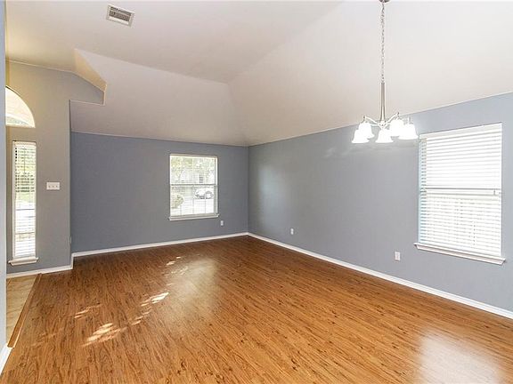 3rd image of 3905 Bonnie Ln