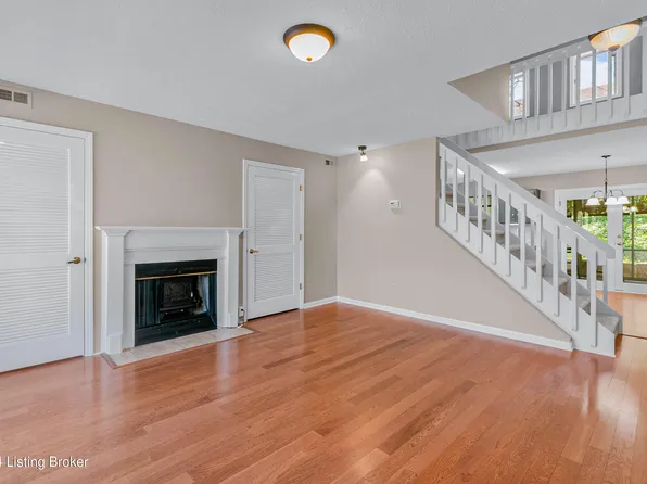 423 Ledgeview Park Dr, Louisville, KY 40206
