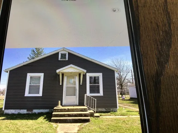 3 N Bond St, Altamont, IL 62411