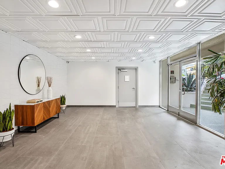 960 Larrabee St #214 — Photo 4
