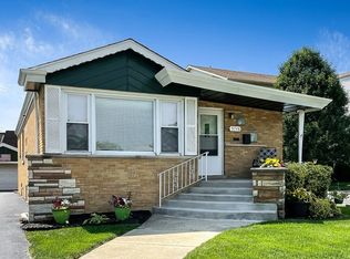 9748 S Troy Ave, Evergreen Park, IL 60805