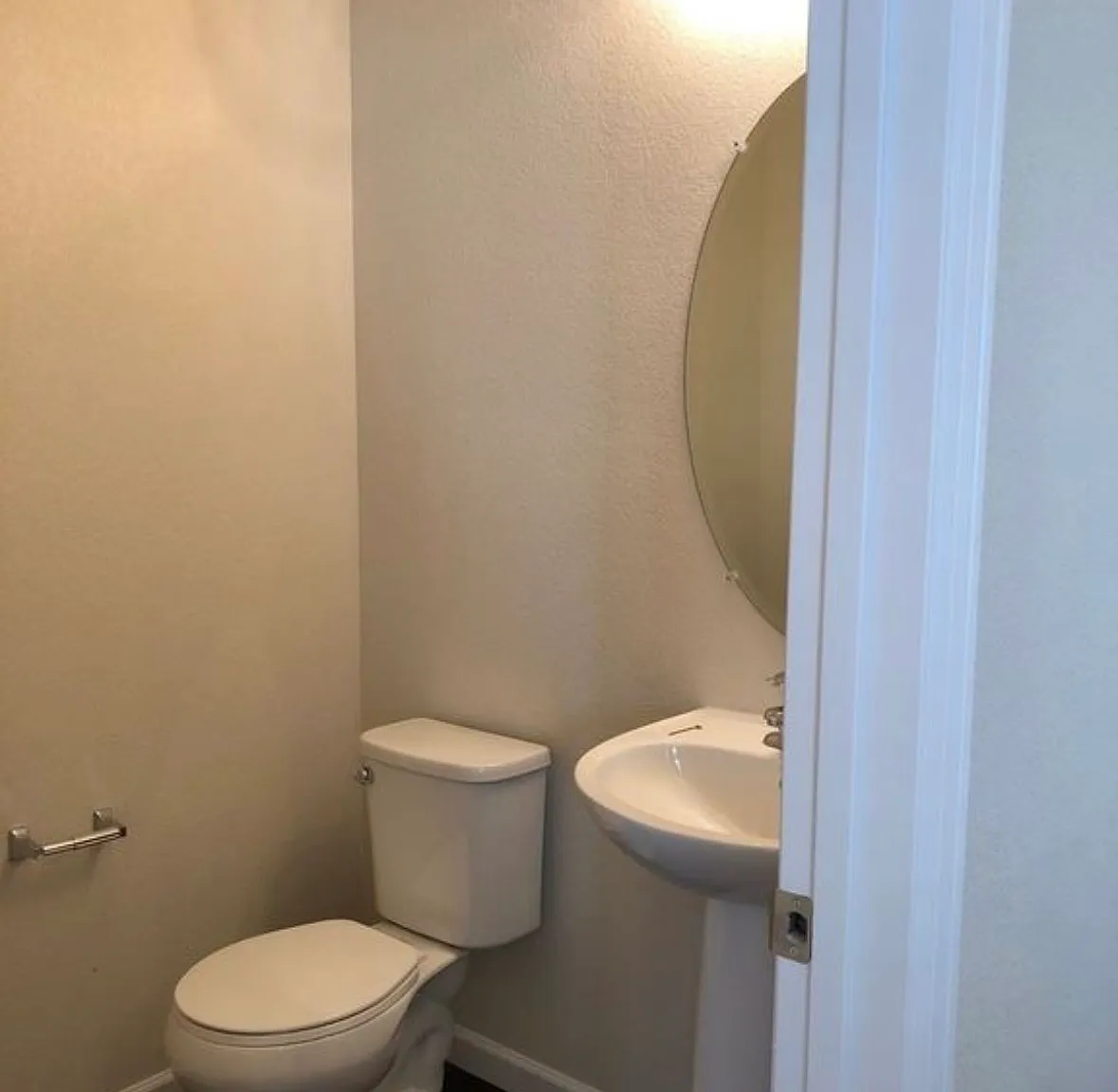 3 bed, 2.5 bath, 1630 sqft, $2,200 — Photo 3