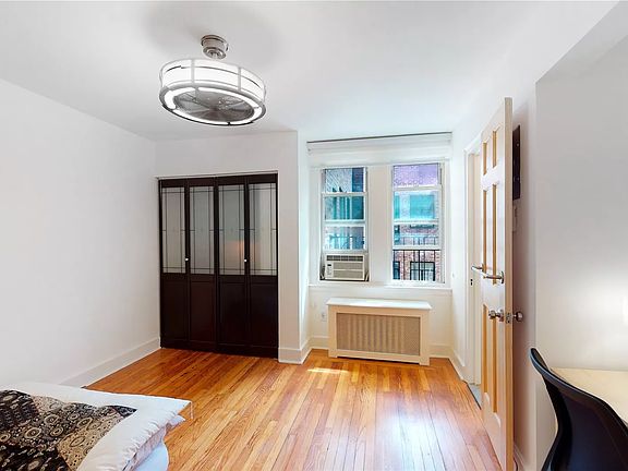 3rd image of 321 E 43rd St APT 1011