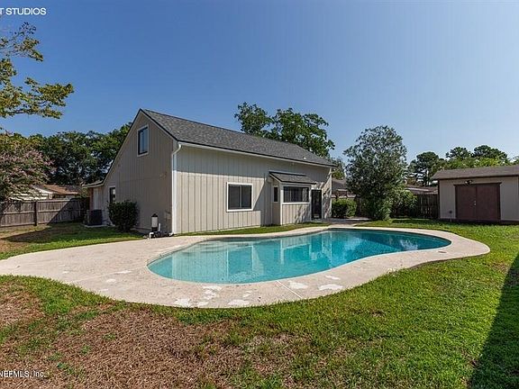 2nd image of 1693 Debbie Ln