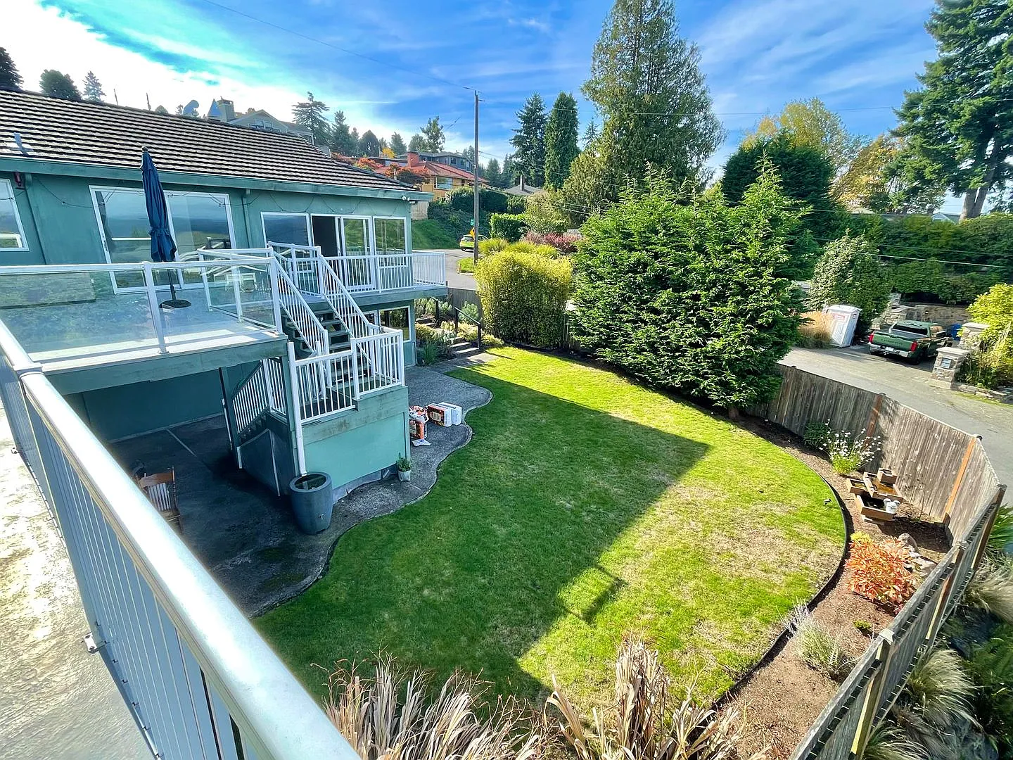 Exquisite 5-Bedroom, 3-Bath View Home in North Beach — Photo 2