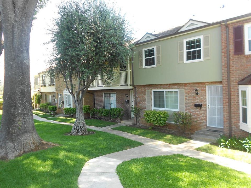 1st image of 8010 Royal Gardens Pl