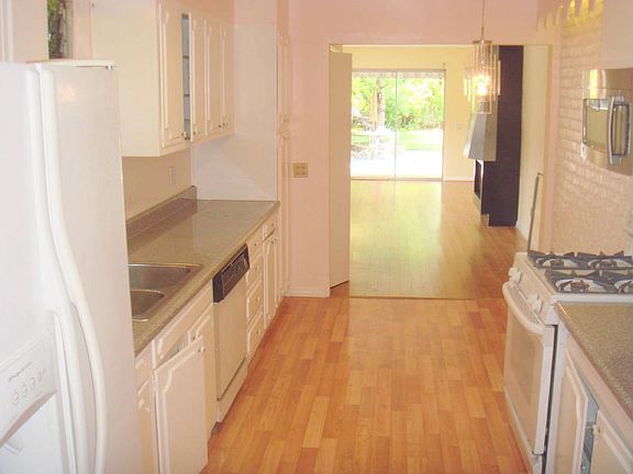 5th image of 1648 S Carmelina Ave
