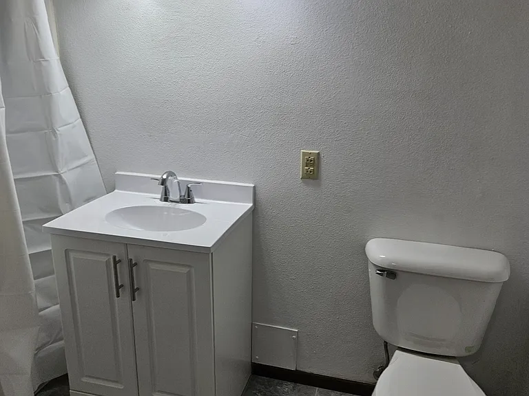 303 SE Charles St #8 — Photo 1