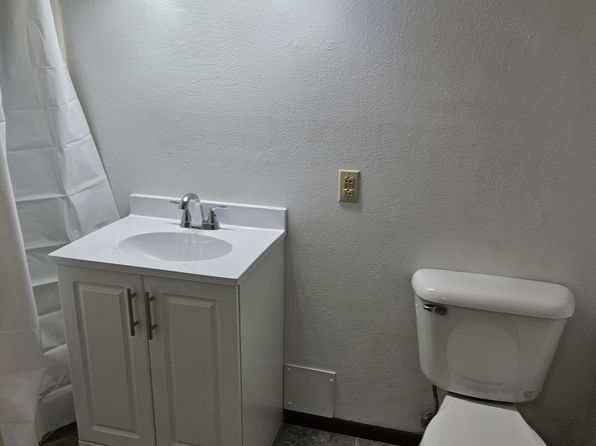 303 SE Charles St APT 8