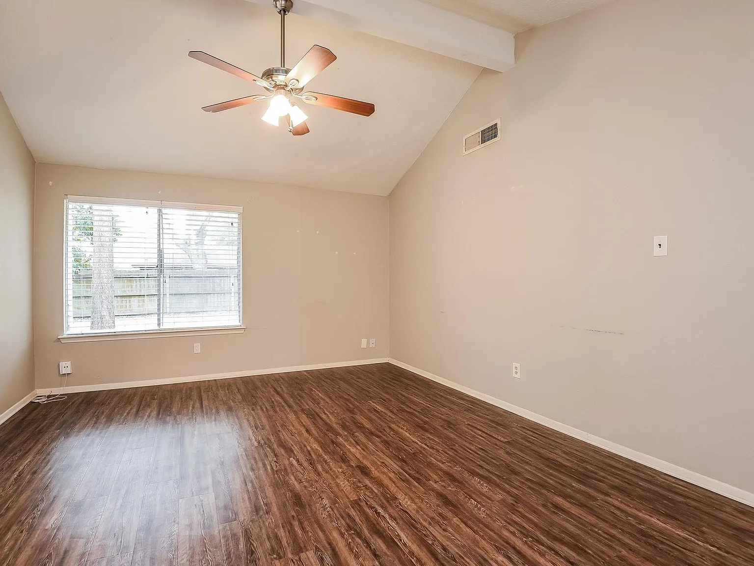 3 bed, 2.0 bath, 1106 sqft, $1,720 — Photo 3