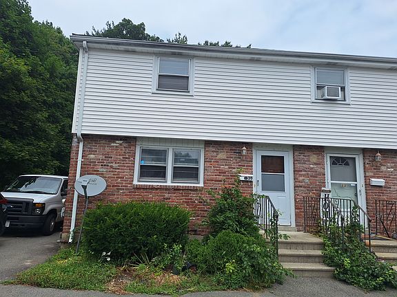 2nd image of 20-22 Yew Dr
