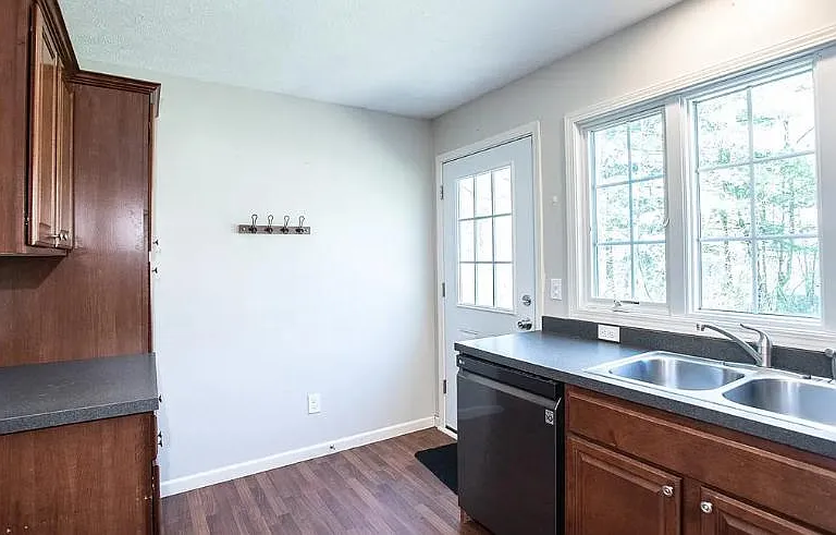 835 Bellus Rd — Photo 5