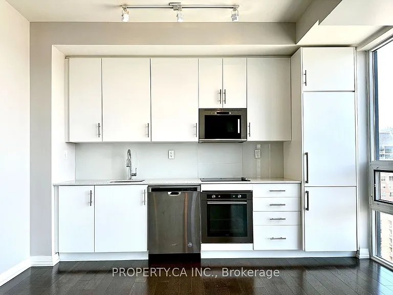 460 Adelaide St E #1821 — Photo 7