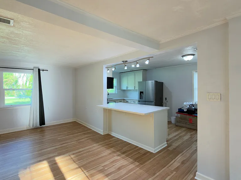 501 Mills Ave — Photo 4