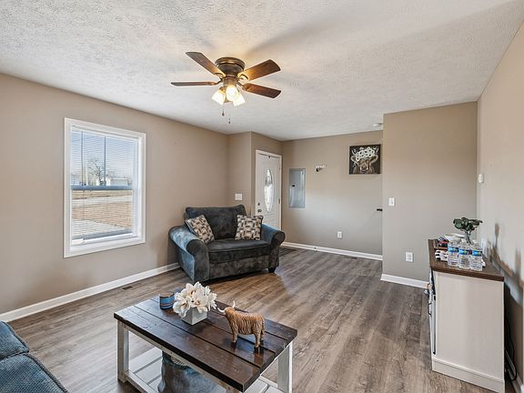 5th image of 60 Pleasant Ln