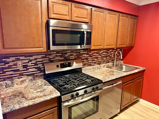 2 bed, 1020 sqft, $2,500 — Photo 3