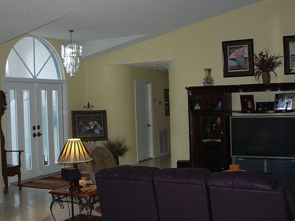 Living Room / Front entry