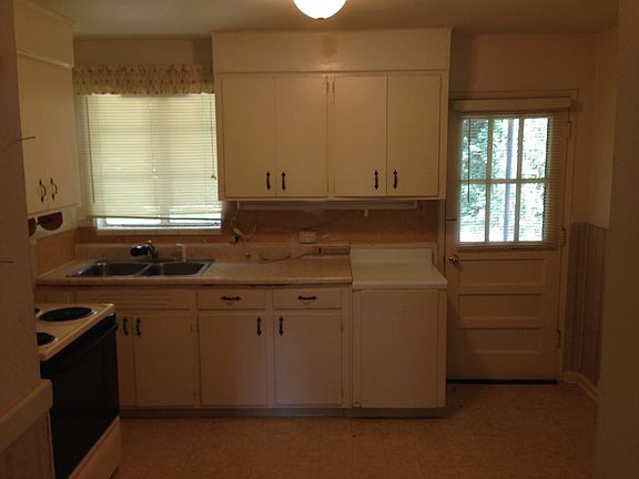 Plenty of space in the Kitchen