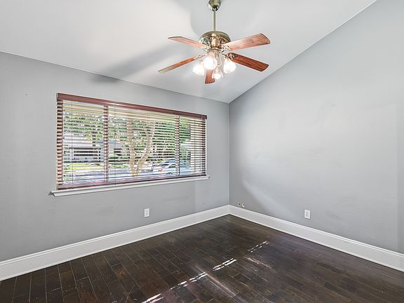 4th image of 542 Harvest Hill St