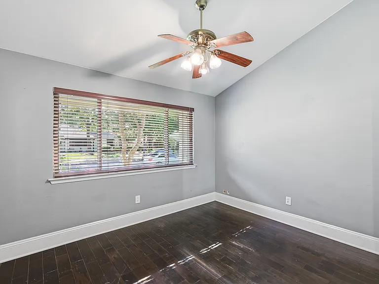542 Harvest Hill St — Photo 4
