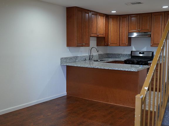 3rd image of 10441 McVine Ave APT 16