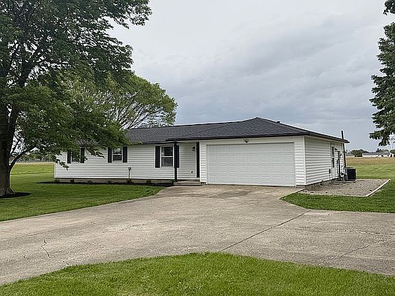 3rd image of 1575 Versailles Rd